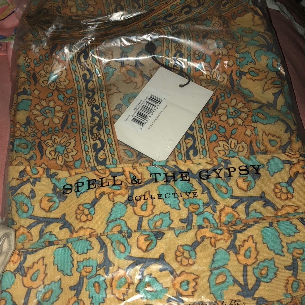 Spell and Gypsy Delirium kimono - Picture 4 of 5